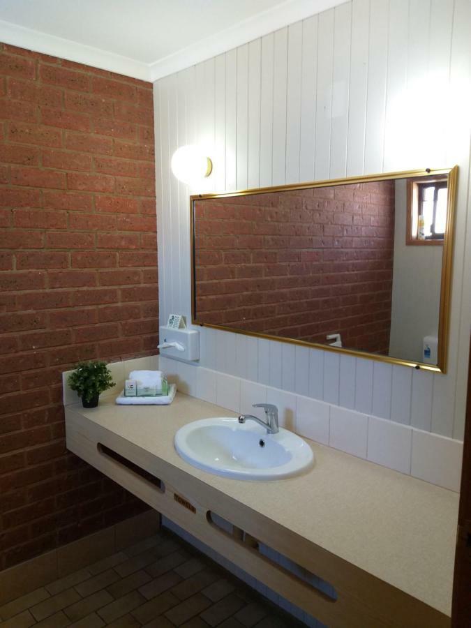 Country Mile Motor Inn Forbes Eksteriør bilde